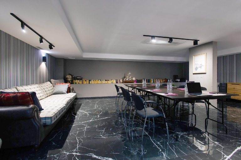 Food & Drinks 3, Amarant Stay by C.H.M, Podil's'kyi