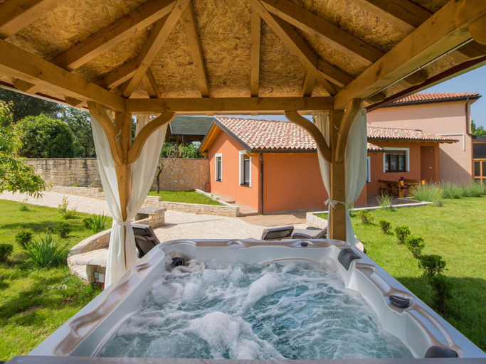 Sport & Beauty 2, Holiday Home Vodnjan with Pool Sea, Bale