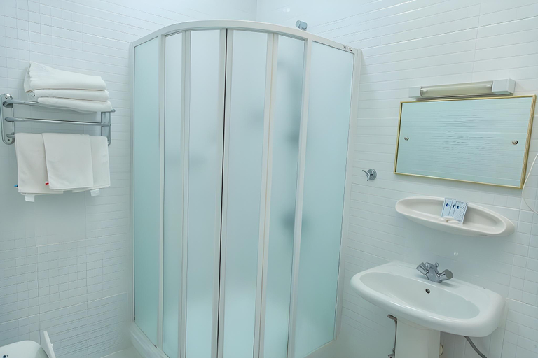 Bathroom 5, Sharjah Carlton Hotel, Sharjah City