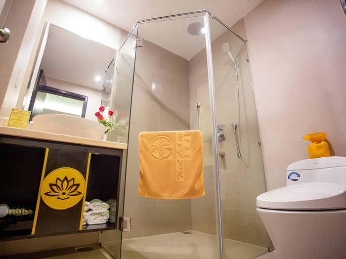 Bathroom 3, Thanh Lich Hue Hotel, Huế