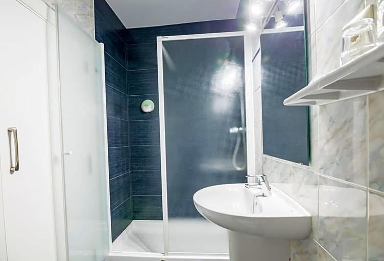 Bathroom 5, Blason Junior, Castellón