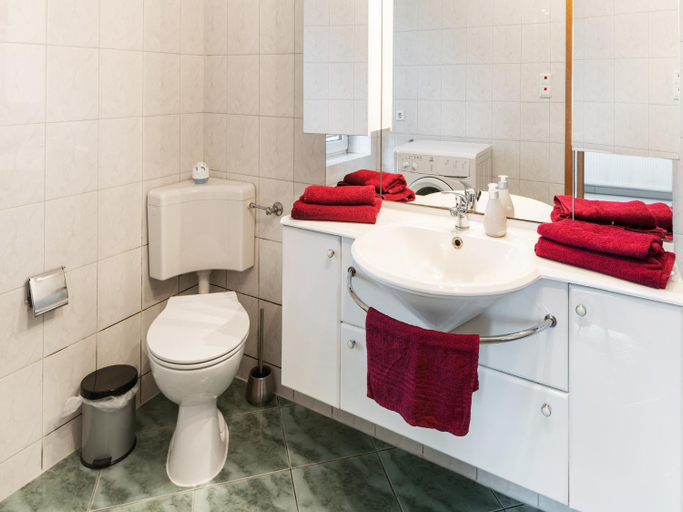 Bathroom 3, Easy Access to Local Highlights, Burgenlandkreis