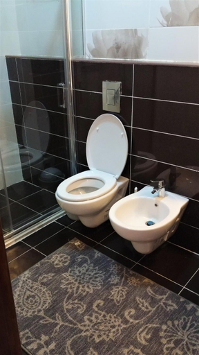 Bathroom 2, Dair Ghbar Gate Apartments, Amman