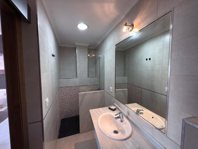 Bathroom 4, Tarik, Cádiz
