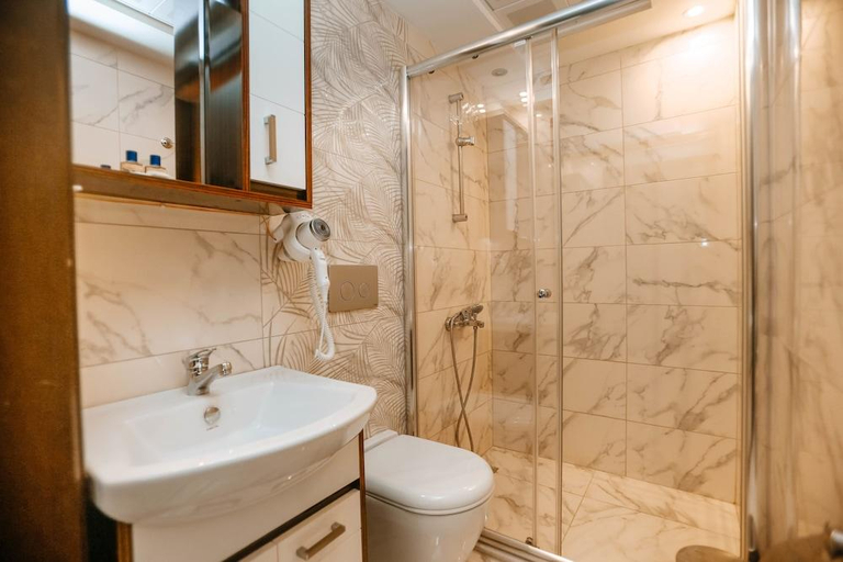 Bathroom 5, Patio Hotel, Antalya