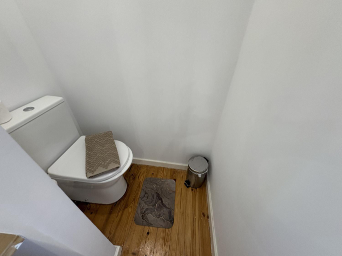 Bathroom 2, Chiado Hill, Lisbon