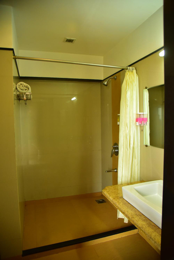 Bathroom 4, HI 5 Hotel, Nashik