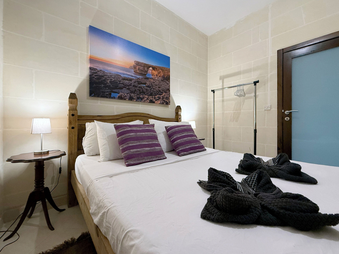 Interior 5, Traditional Maltese 3BD Apartment