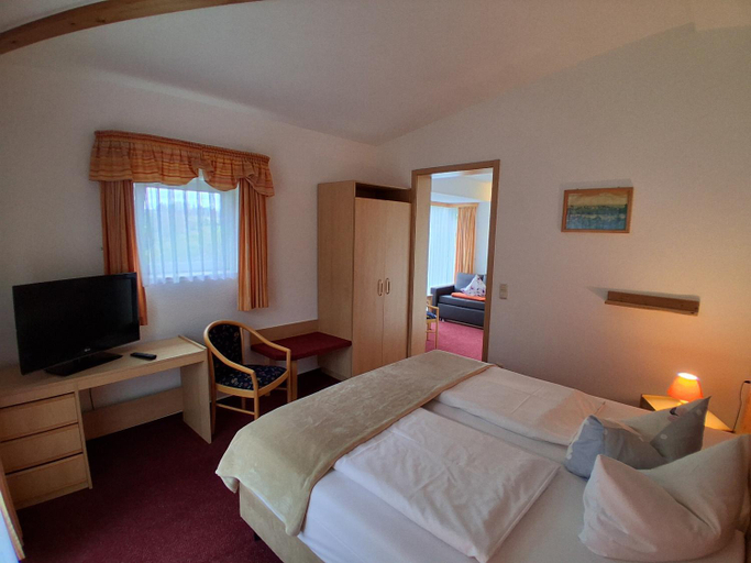 Bedroom 2, Hotel Haus Oberland, Hildburghausen