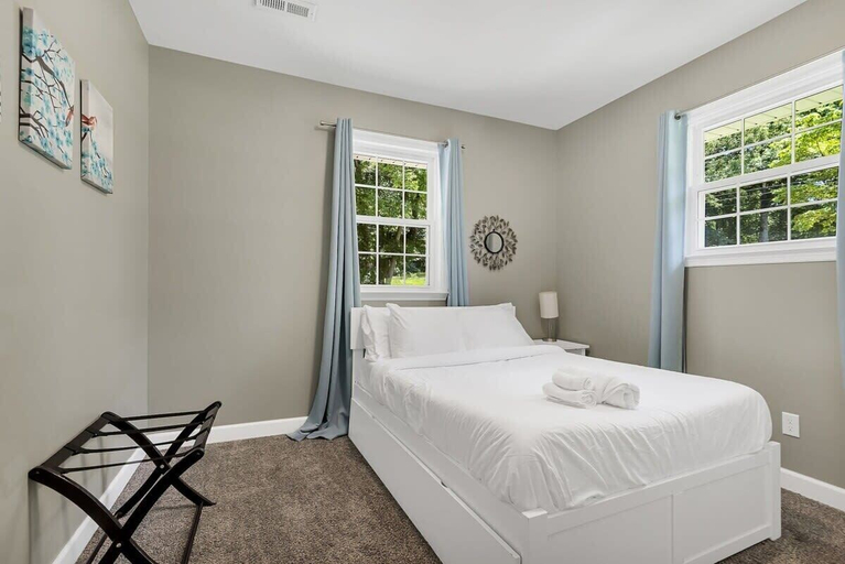 Room 3, Bethany C Lane Northwest, Madison