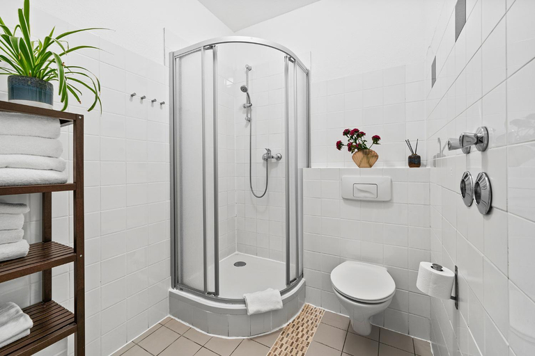 Bathroom 3, Holiday 33 Apartments EFG Schonhauser Allee mit Balkon, Berlin