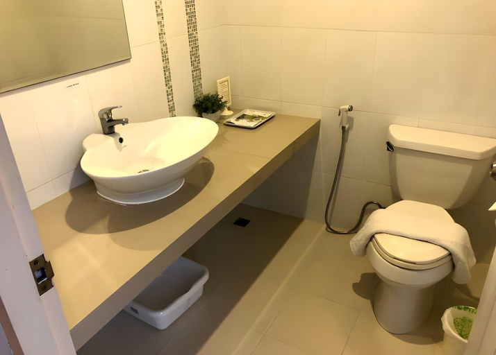 Bathroom, The Terrace Hotel, Muang Nakhon Si Thammarat