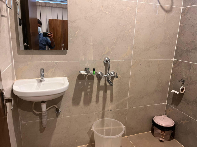 Bathroom 5, The Elite Hotel, Ranga Reddy