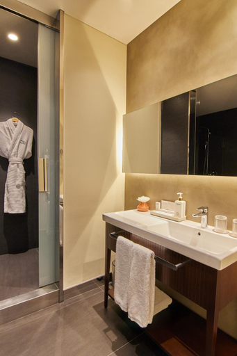 Bathroom 5, Grand Hotel Central, Barcelona