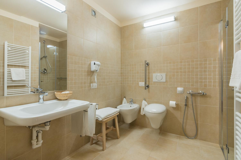 Bathroom 2, Collina dei Poeti, Rimini
