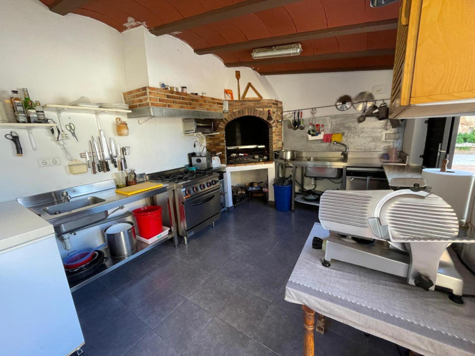 Food & Drinks 5, Pet-Friendly Villa with Pool, Tarragona
