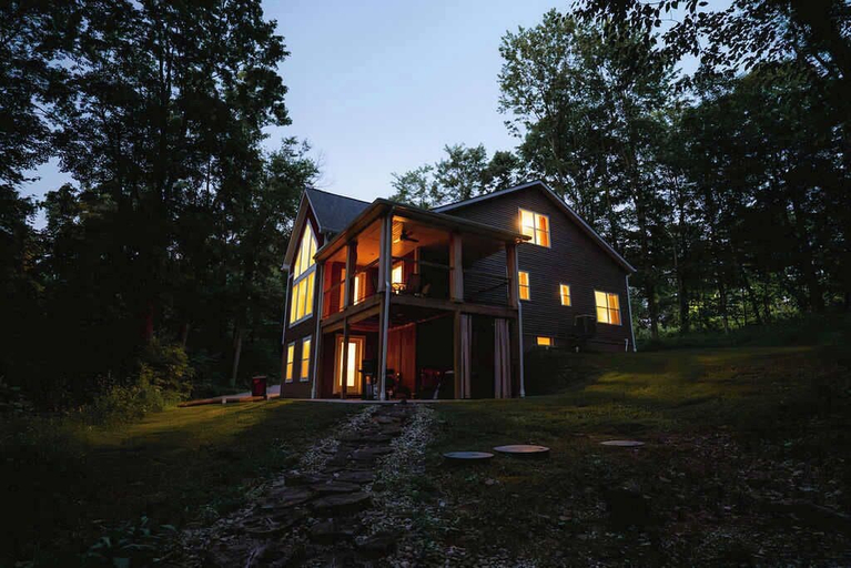 Exterior 2, Modern 2 BD Cabin With hot tub & Games & Central Loc, Hocking