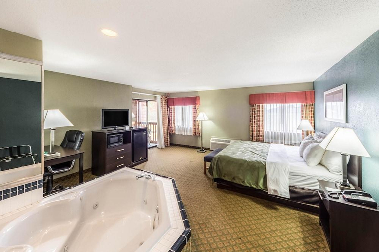 Bedroom 3, Blisspoint Inn Columbia City, Whitley
