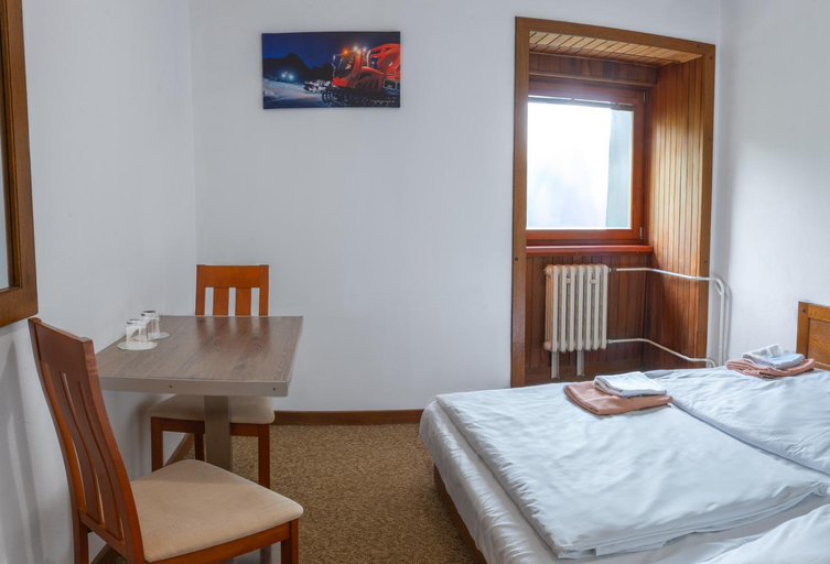 Bedroom 3, Horska ubytovna Hrebienok, Poprad