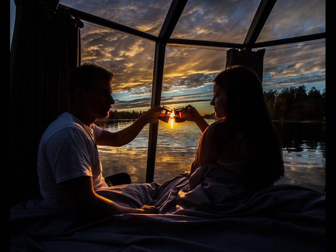 Sport & Beauty 3, Glass Room lake view Luxury getaway for two - wild nature experience in Sweden, Jokkmokk