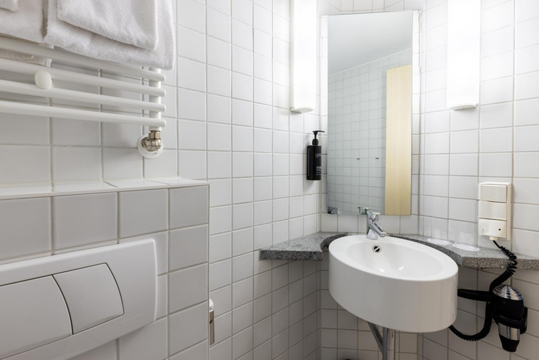 Bathroom 5, Garner Hotel Kiel - Akademie, Kiel