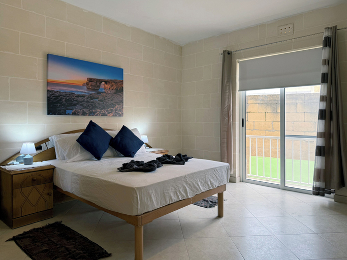 Room 3, Traditional Maltese 3BD Apartment