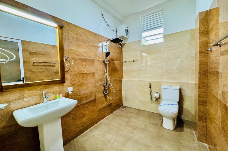 Bathroom 5, Salubrious Resort, Nachchadoowa