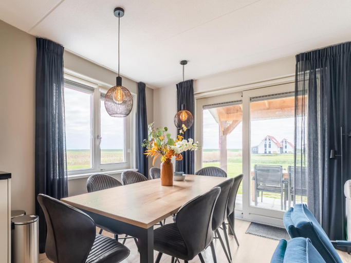 Others 4, Holiday Home in Scherpenisse near Nature Reserve, Tholen