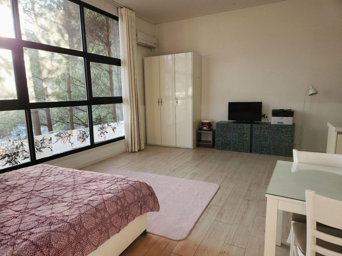 Bedroom 2, Gapyeong Yeolhodang Pension, Gapyeong
