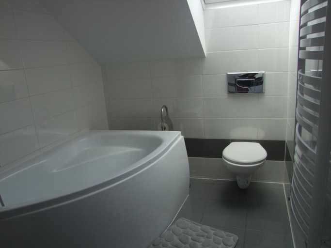 Bathroom 3, U Henriety, Racibórz