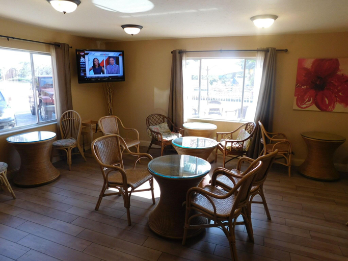 Food & Drinks, Hibiscus Suites Inn, Sarasota
