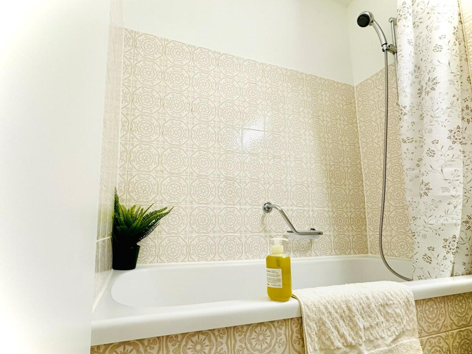 Bathroom 4, Neues Studio mit Terrasse u. viel Privatsphäre, Zürich