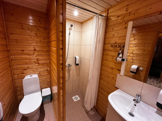 Bathroom 4, Motelli Rovaniemi, Lapland