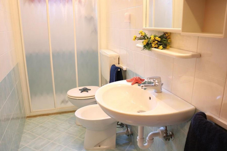 Bathroom, Nice Apartment Very Close To The Beach, Venezia