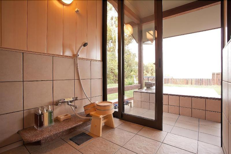 Bathroom, Onsensui Pool & Fufu Rotenburo no Hanareyado Yurian, Ibusuki