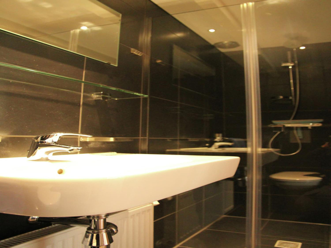 Bathroom, Apartment in Heiloo near North Sea Beach, Heiloo