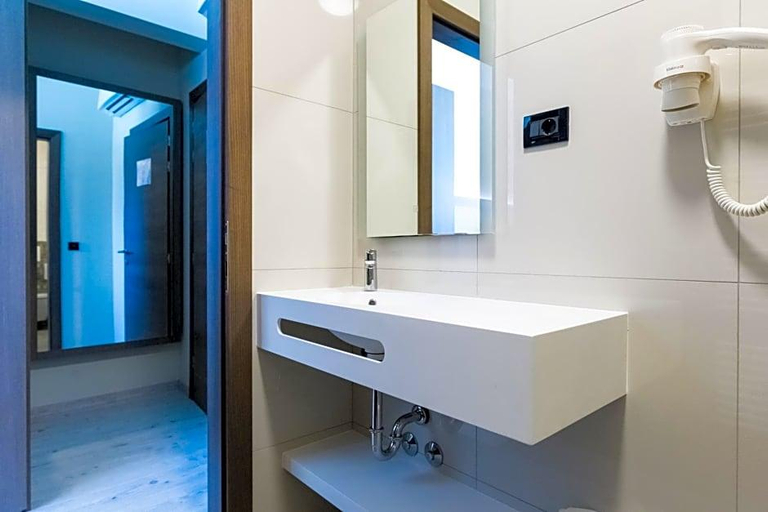 Bathroom 5, Hotel Petrcane, Zadar