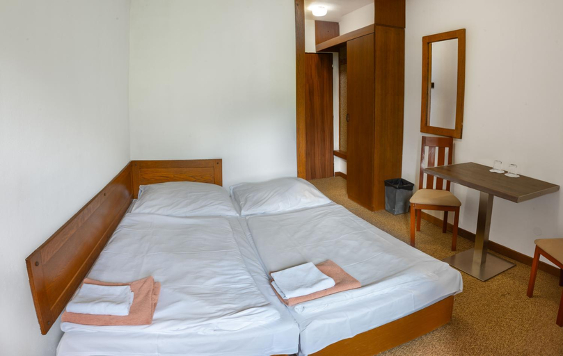 Bedroom 2, Horska ubytovna Hrebienok, Poprad