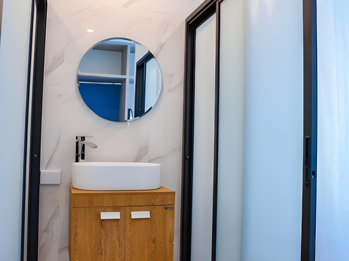 Bathroom 4, Phuengluang Riverside Hotel, Muang Chanthaburi