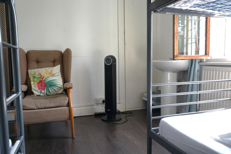 Bedroom 3, The Walrus Bar and Hostel, London