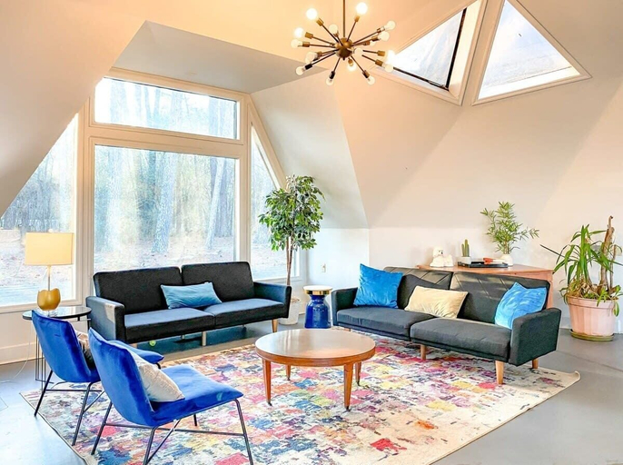 Living area 2, Bell Circle Eccentric Geodesic Dome-home, Madison