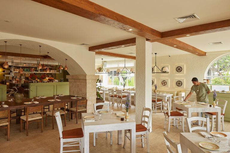 Food & Drinks 5, KLEO Seminyak, Part Of JdV by Hyatt, Badung