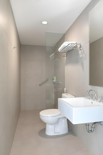 Bathroom 5, Amaris Hotel Sriwedari, Solo