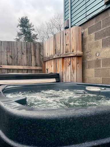 Sport & Beauty 5, Blue Heron Cottage With Game Room, Deck & Hot Tub, Hocking