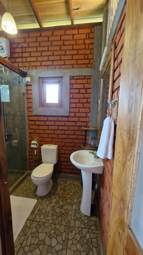 Bathroom 3, Tea Leaf Retreat Peradeniya, Doluwa