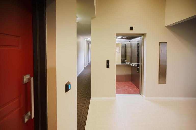 Others 4, Charlestown Executive Apartments, Lake Macquarie - North