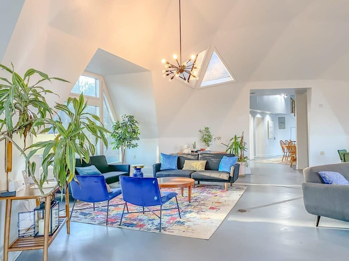 Interior 3, Bell Circle Eccentric Geodesic Dome-home, Madison