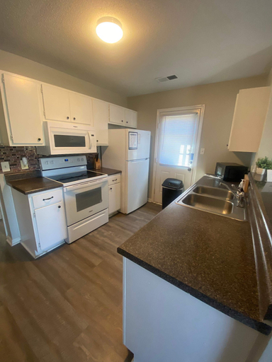 Private kitchen 2, Cedar Ave Escape, Shelby