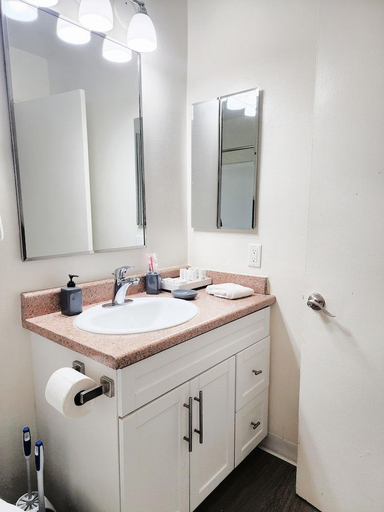 Bathroom 3, StaysPro - Executive Santa Monica Suites, Los Angeles