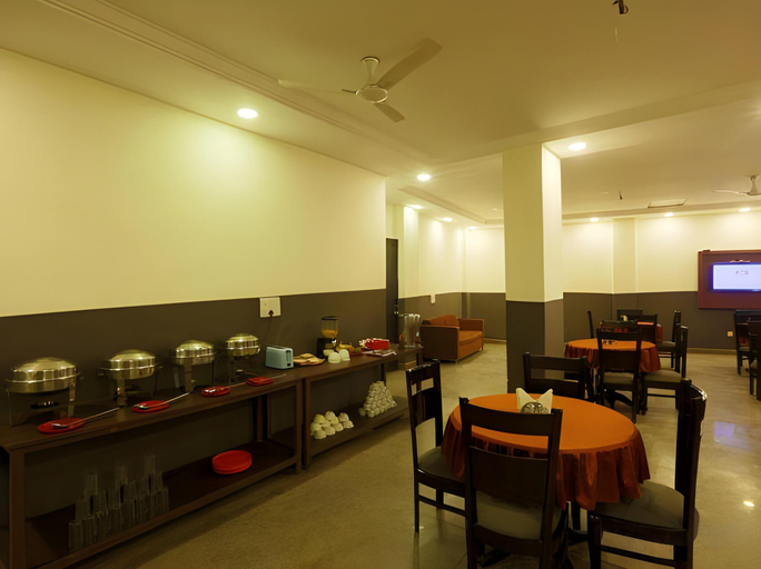 Food & Drinks 5, Hotel Mayank Plaza-Near IGI Airport Terminal-3, Delhi